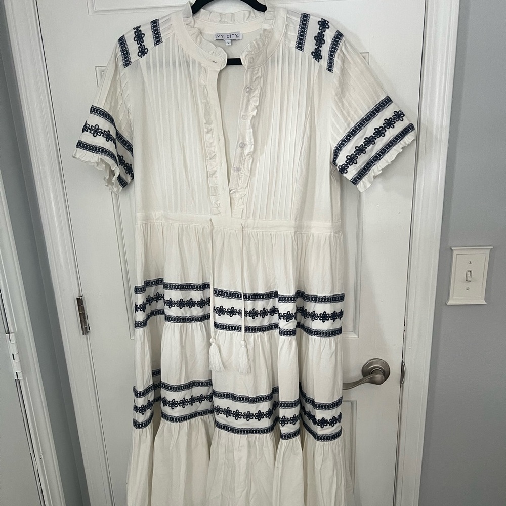 Ivy City Co embroidered dress Size Large